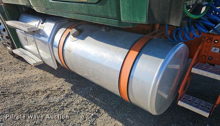 image for item DN7154 2016 Freightliner  Cascadia semi truck