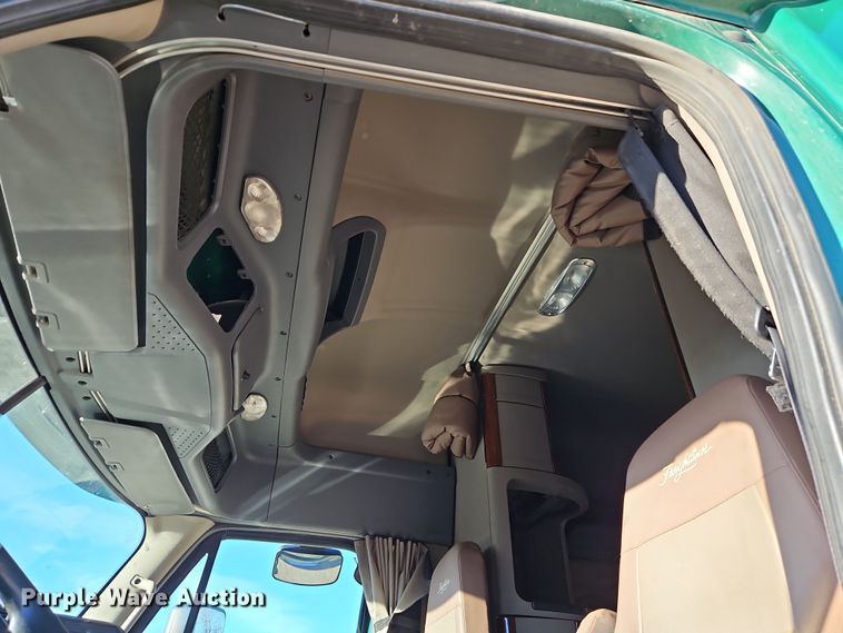 image for item DN7154 2016 Freightliner  Cascadia semi truck