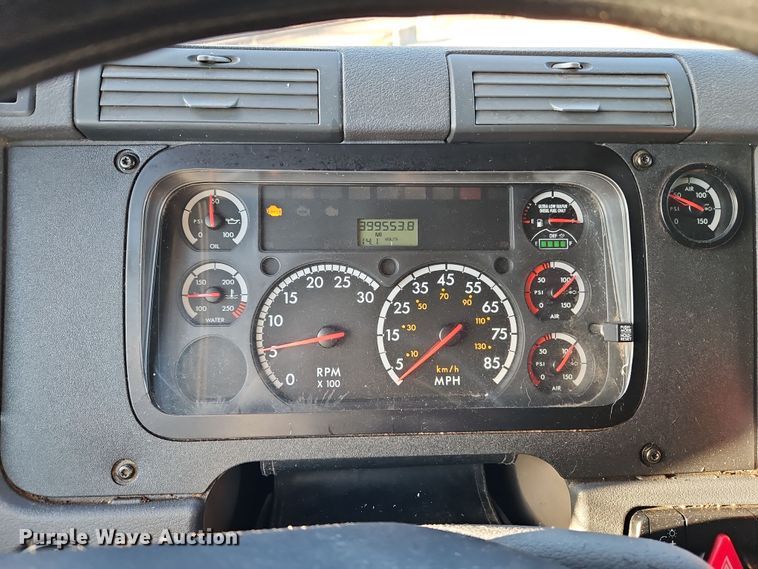 image for item DN7154 2016 Freightliner  Cascadia semi truck