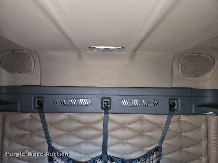 image for item DN7154 2016 Freightliner  Cascadia semi truck