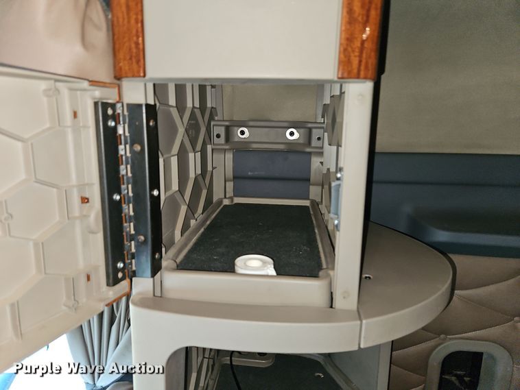 image for item DN7154 2016 Freightliner  Cascadia semi truck