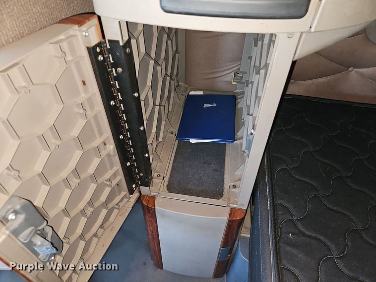 image for item DN7154 2016 Freightliner  Cascadia semi truck