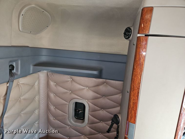 image for item DN7154 2016 Freightliner  Cascadia semi truck