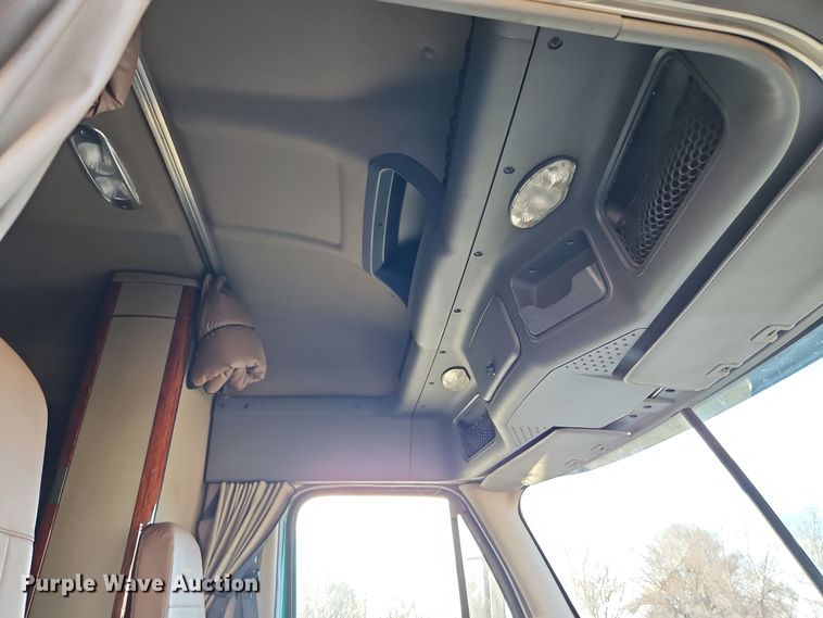 image for item DN7154 2016 Freightliner  Cascadia semi truck