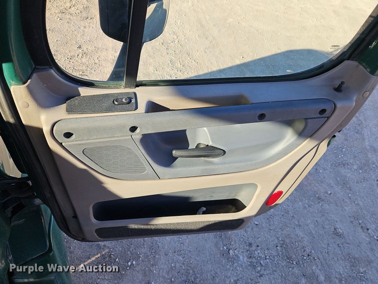 image for item DN7154 2016 Freightliner  Cascadia semi truck