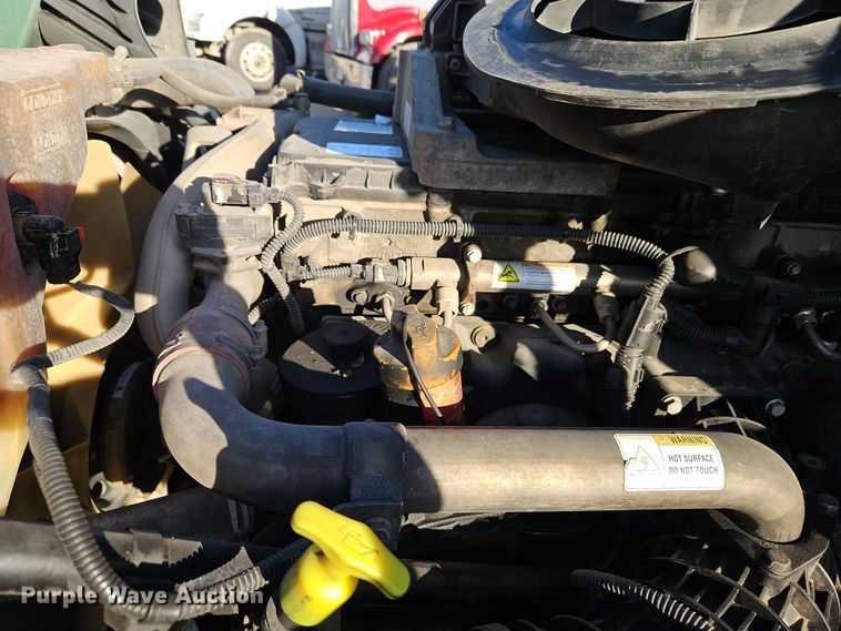 image for item DN7154 2016 Freightliner  Cascadia semi truck