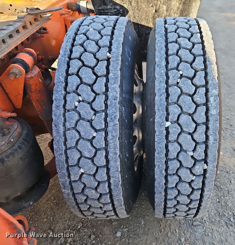 image for item DN7154 2016 Freightliner  Cascadia semi truck