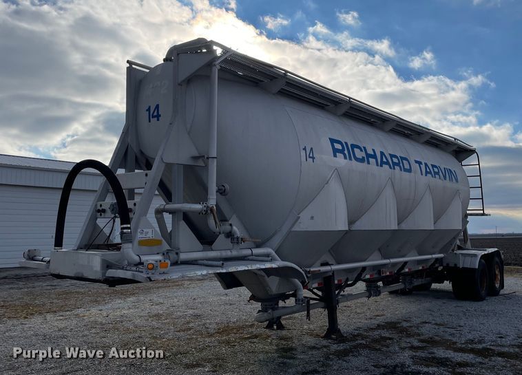 image for item DP0289 1981 J&L Tank 3478 pneumatic dry bulk trailer