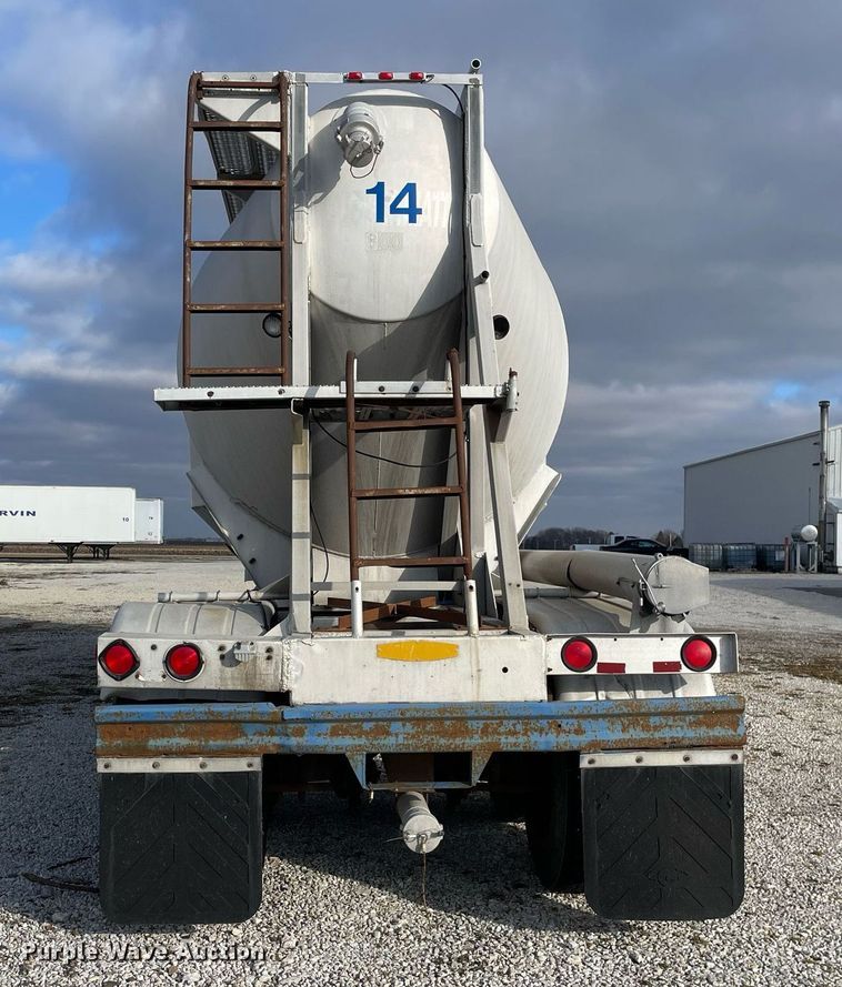 image for item DP0289 1981 J&L Tank 3478 pneumatic dry bulk trailer