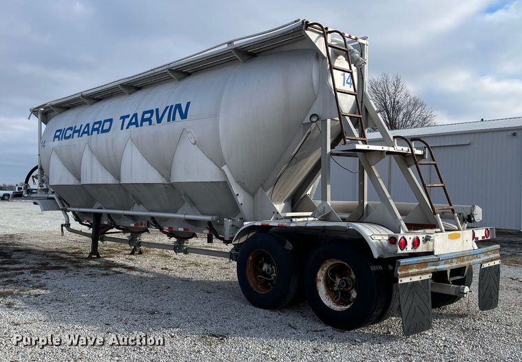 image for item DP0289 1981 J&L Tank 3478 pneumatic dry bulk trailer