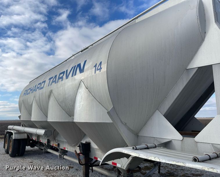 image for item DP0289 1981 J&L Tank 3478 pneumatic dry bulk trailer