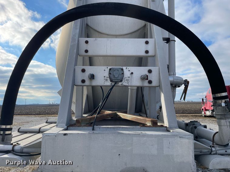 image for item DP0289 1981 J&L Tank 3478 pneumatic dry bulk trailer