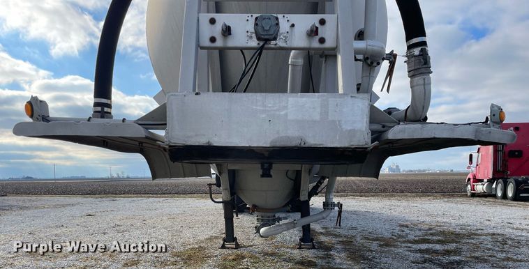 image for item DP0289 1981 J&L Tank 3478 pneumatic dry bulk trailer