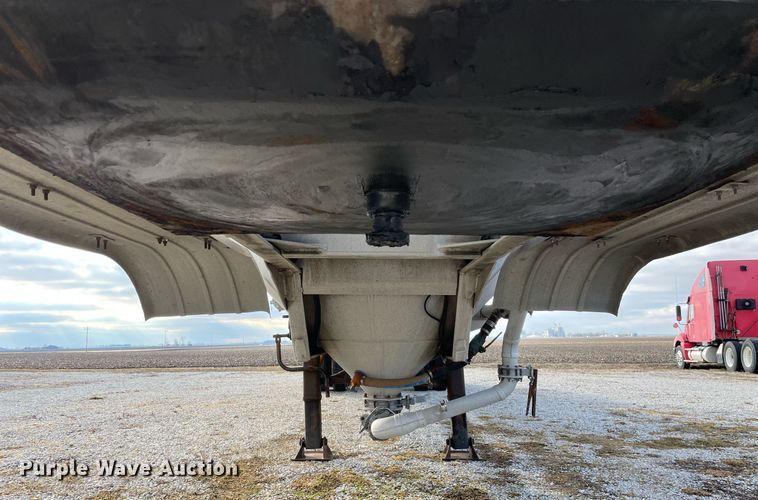 image for item DP0289 1981 J&L Tank 3478 pneumatic dry bulk trailer