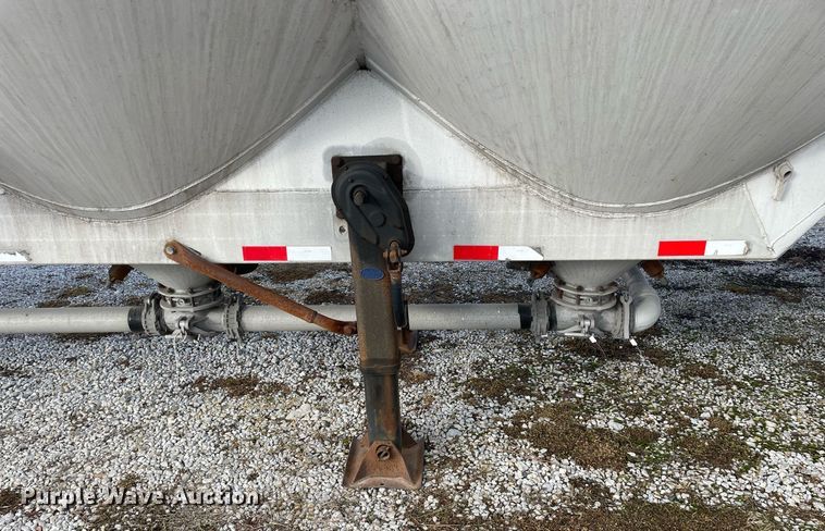 image for item DP0289 1981 J&L Tank 3478 pneumatic dry bulk trailer