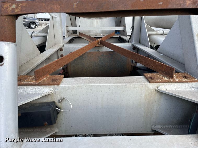 image for item DP0289 1981 J&L Tank 3478 pneumatic dry bulk trailer