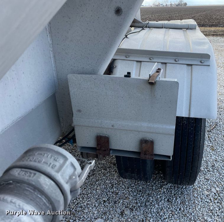 image for item DP0289 1981 J&L Tank 3478 pneumatic dry bulk trailer