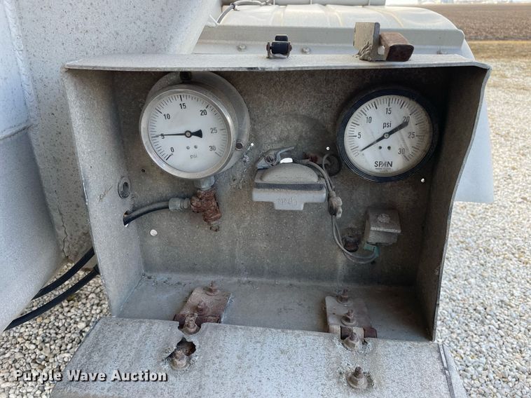 image for item DP0289 1981 J&L Tank 3478 pneumatic dry bulk trailer