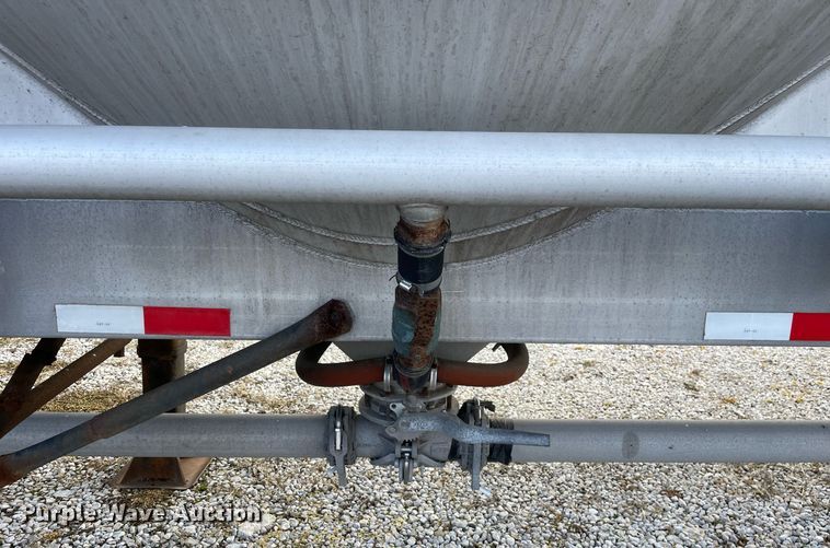 image for item DP0289 1981 J&L Tank 3478 pneumatic dry bulk trailer