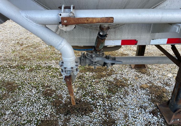 image for item DP0289 1981 J&L Tank 3478 pneumatic dry bulk trailer