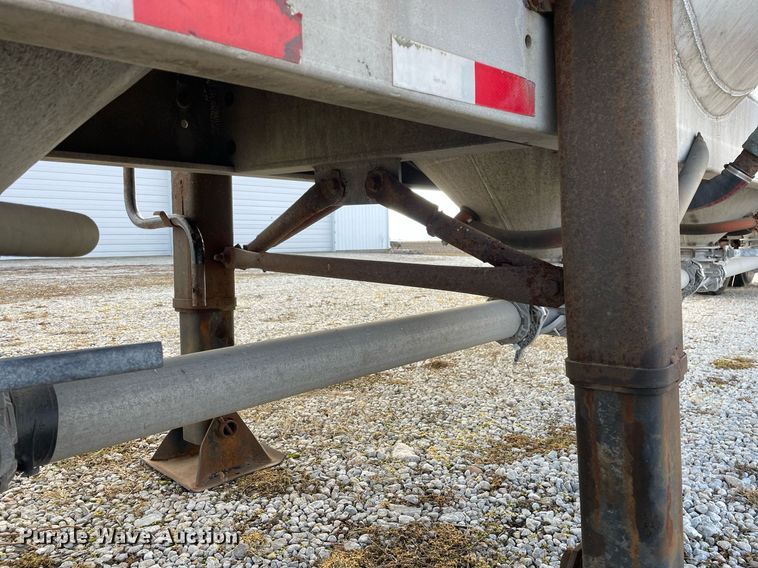 image for item DP0289 1981 J&L Tank 3478 pneumatic dry bulk trailer