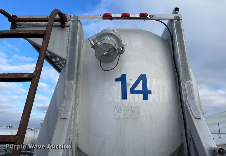 image for item DP0289 1981 J&L Tank 3478 pneumatic dry bulk trailer
