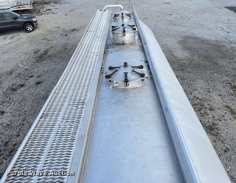 image for item DP0289 1981 J&L Tank 3478 pneumatic dry bulk trailer