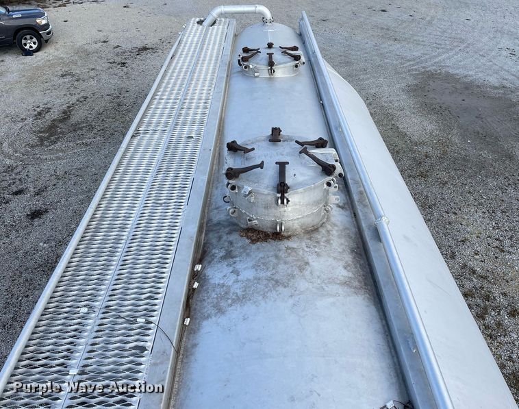 image for item DP0289 1981 J&L Tank 3478 pneumatic dry bulk trailer