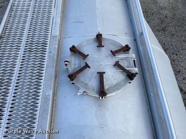 image for item DP0289 1981 J&L Tank 3478 pneumatic dry bulk trailer