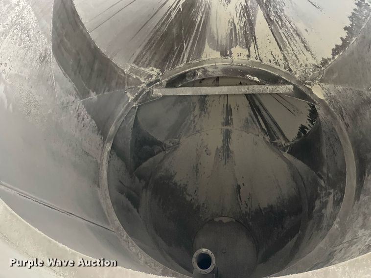 image for item DP0289 1981 J&L Tank 3478 pneumatic dry bulk trailer