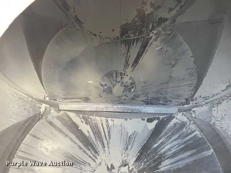 image for item DP0289 1981 J&L Tank 3478 pneumatic dry bulk trailer