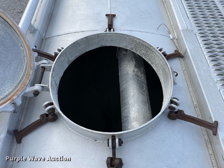 image for item DP0289 1981 J&L Tank 3478 pneumatic dry bulk trailer