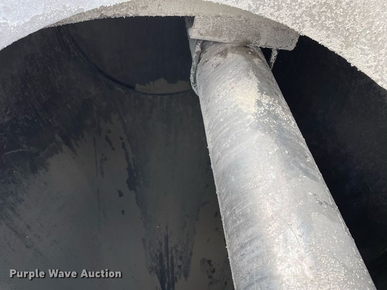 image for item DP0289 1981 J&L Tank 3478 pneumatic dry bulk trailer