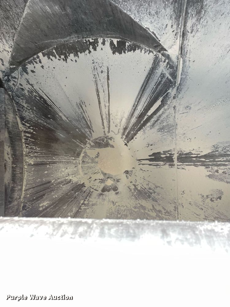 image for item DP0289 1981 J&L Tank 3478 pneumatic dry bulk trailer