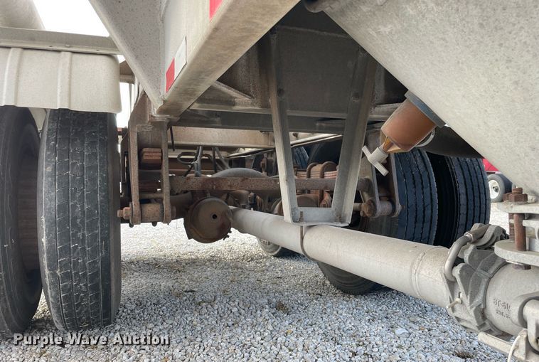 image for item DP0289 1981 J&L Tank 3478 pneumatic dry bulk trailer