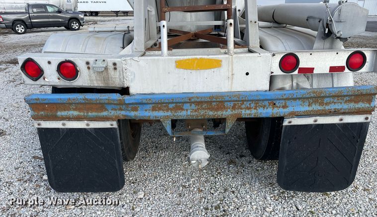 image for item DP0289 1981 J&L Tank 3478 pneumatic dry bulk trailer