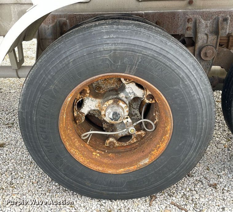 image for item DP0289 1981 J&L Tank 3478 pneumatic dry bulk trailer