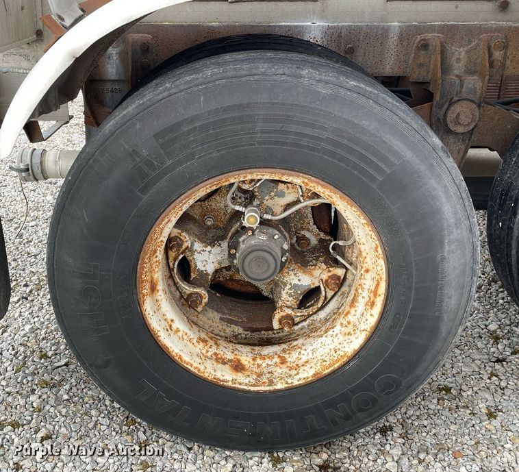 image for item DP0289 1981 J&L Tank 3478 pneumatic dry bulk trailer