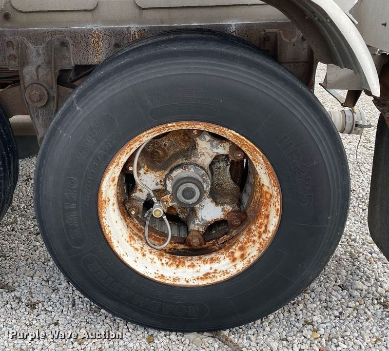 image for item DP0289 1981 J&L Tank 3478 pneumatic dry bulk trailer