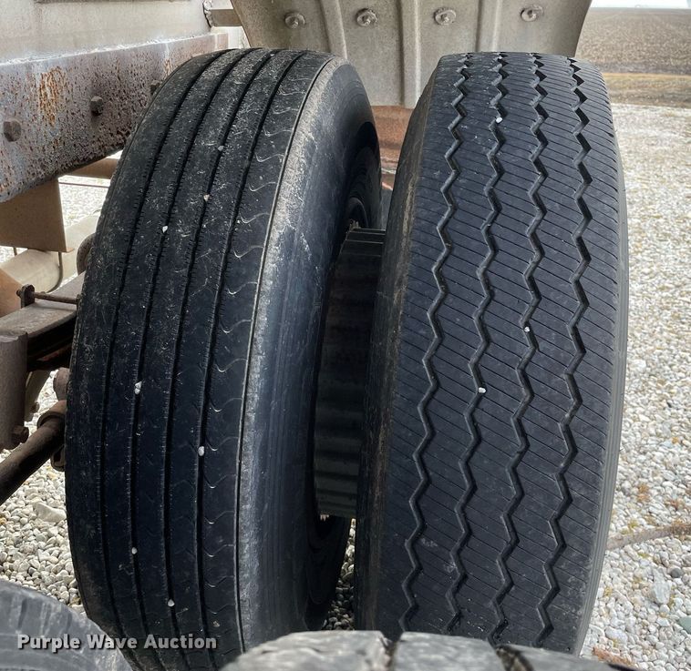 image for item DP0289 1981 J&L Tank 3478 pneumatic dry bulk trailer