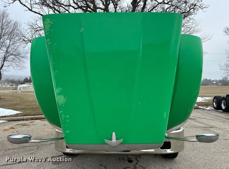 image for item DS0788 2013 Peterbilt  384 semi truck