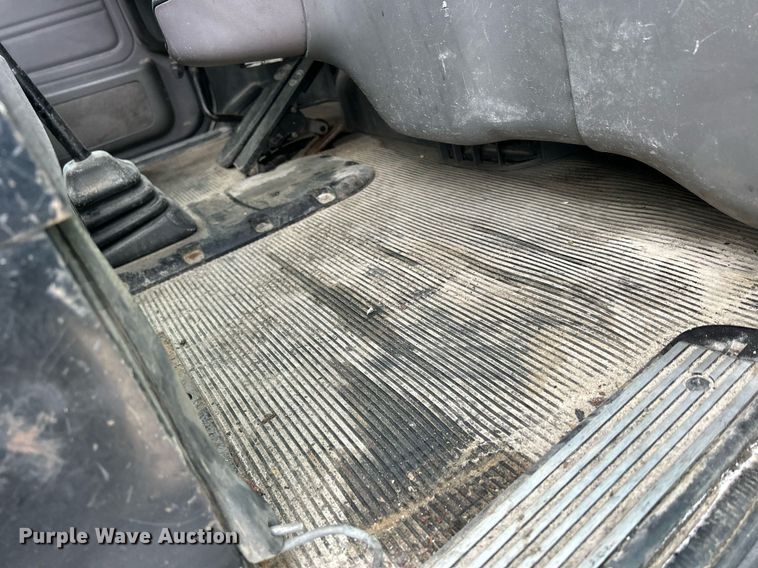 image for item DS0788 2013 Peterbilt  384 semi truck