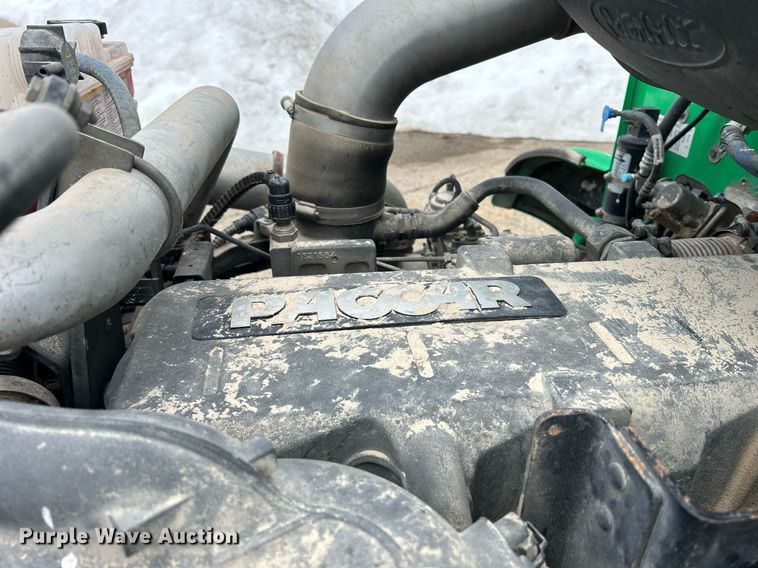 image for item DS0788 2013 Peterbilt  384 semi truck