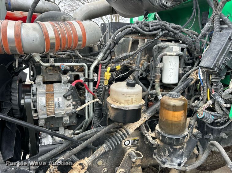 image for item DS0788 2013 Peterbilt  384 semi truck