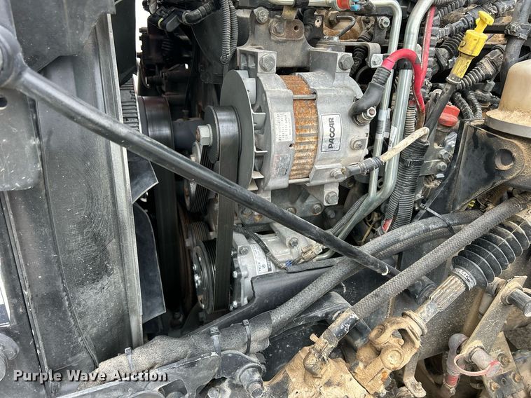 image for item DS0788 2013 Peterbilt  384 semi truck