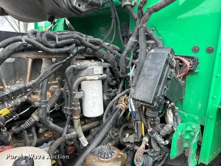 image for item DS0788 2013 Peterbilt  384 semi truck