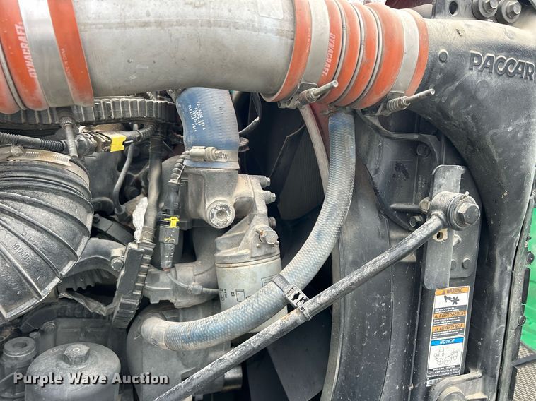 image for item DS0788 2013 Peterbilt  384 semi truck