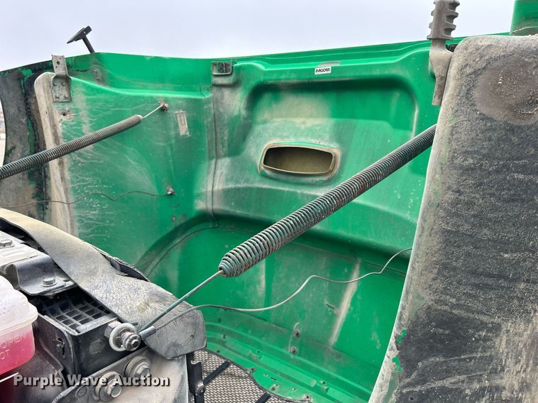 image for item DS0788 2013 Peterbilt  384 semi truck