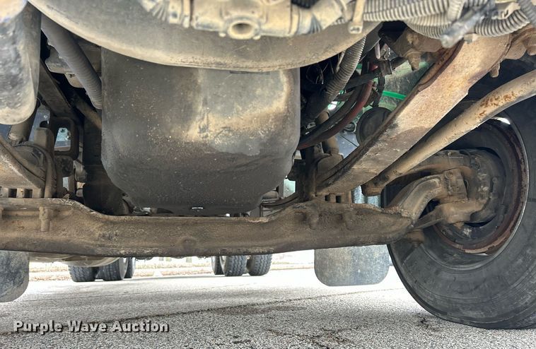 image for item DS0788 2013 Peterbilt  384 semi truck