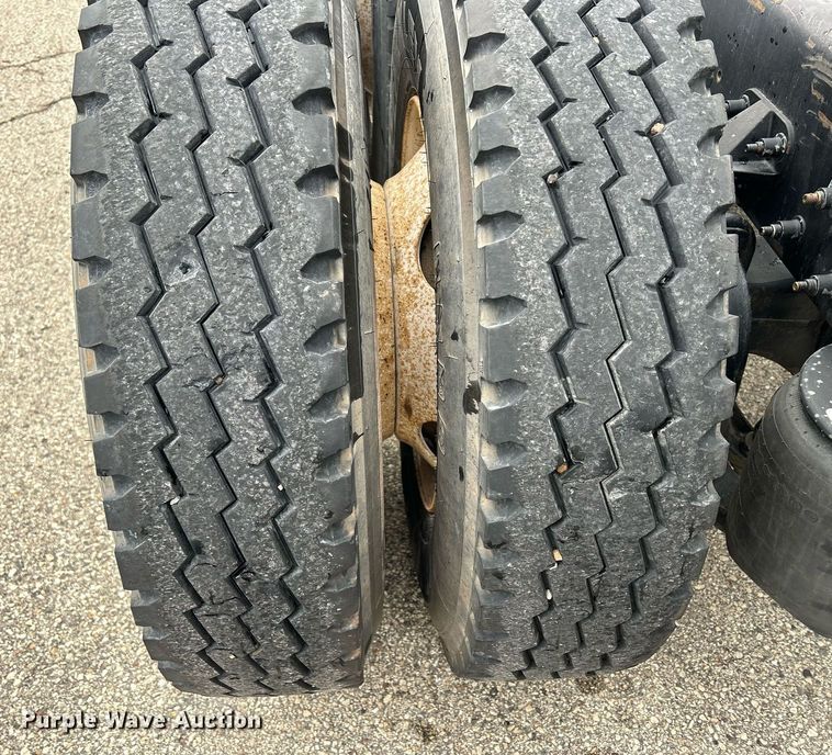 image for item DS0788 2013 Peterbilt  384 semi truck